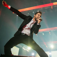 david-bisbal-canto-ante-miles-de-personas-en-madrid_galeria_principal